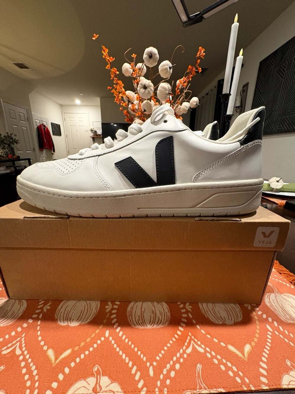 Veja V-10 Leather Sneakers White/Black